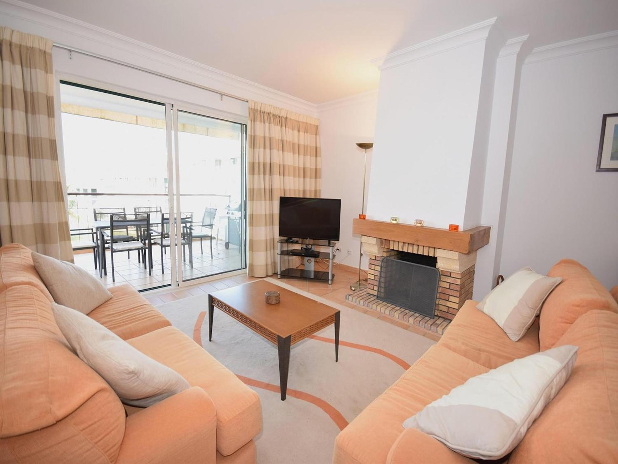 Apartamento Spacious Apartment In Quarteira With Swimming Pool Vilamoura