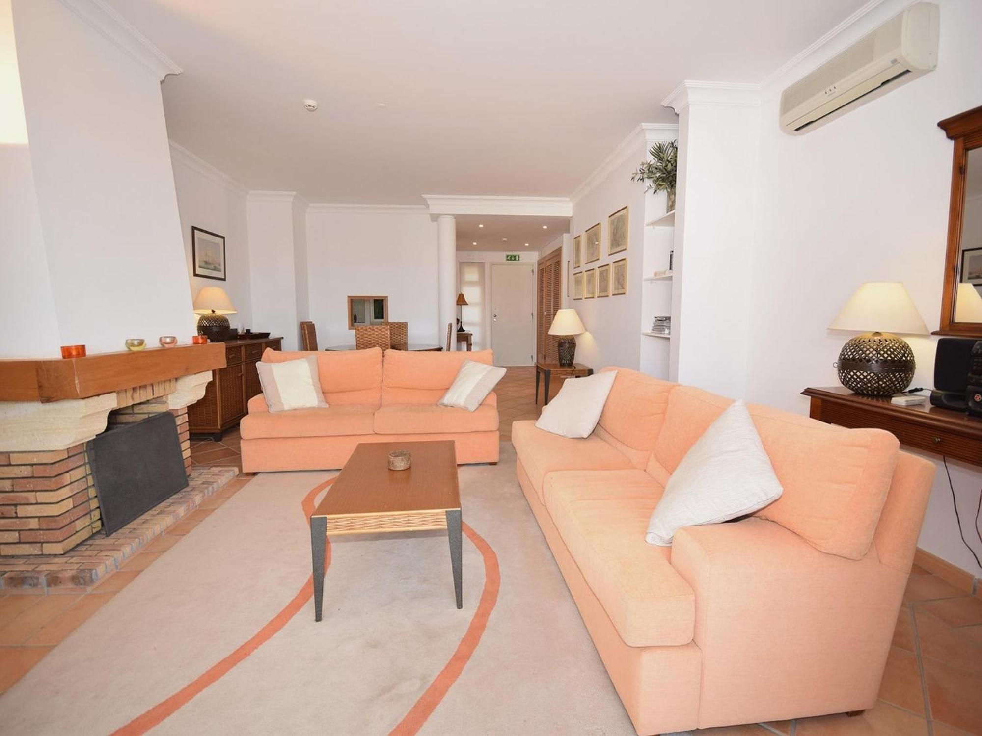 Spacious Apartment In Quarteira With Swimming Pool *