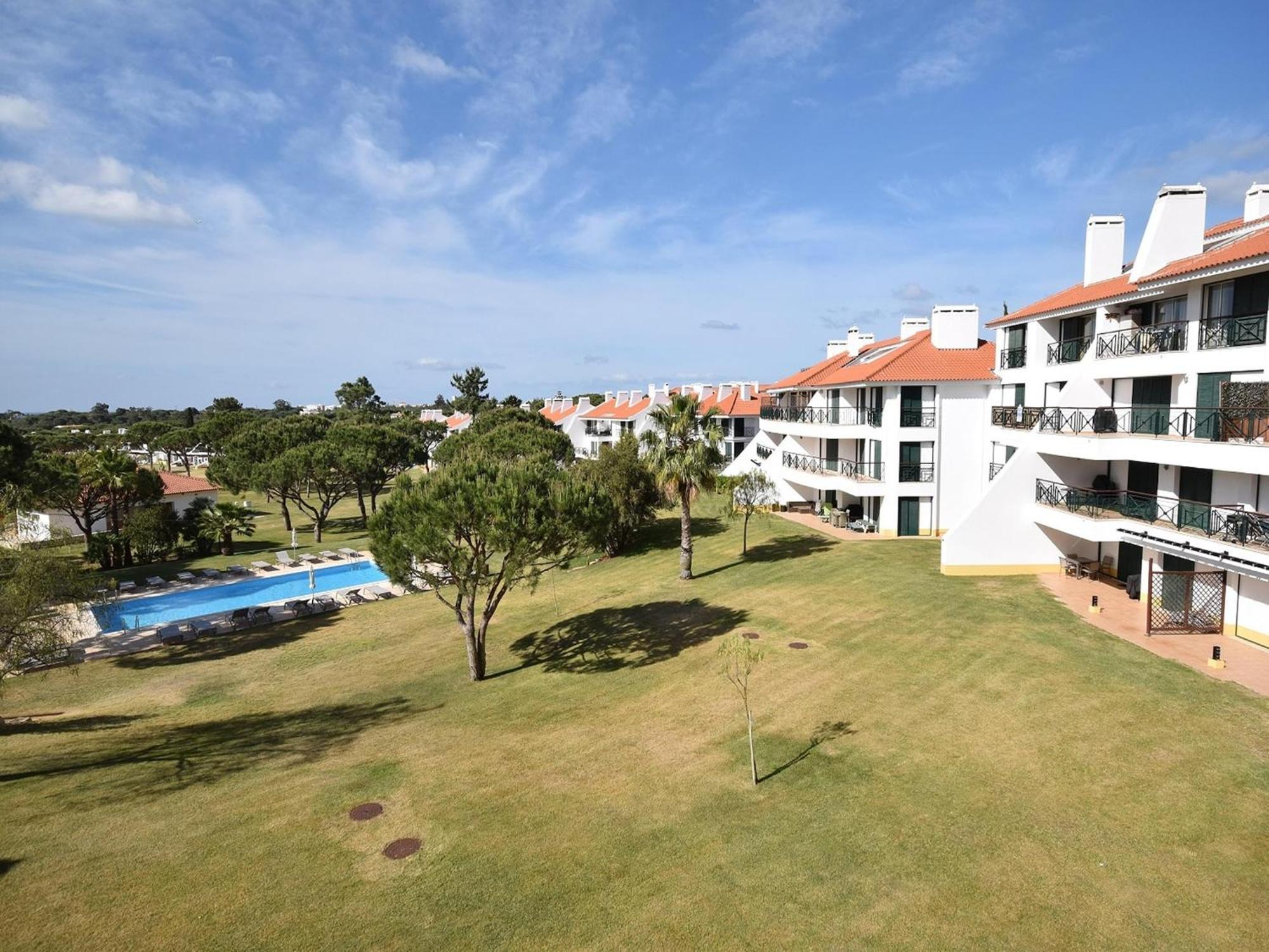 Spacious Apartment In Quarteira With Swimming Pool Apartamento *