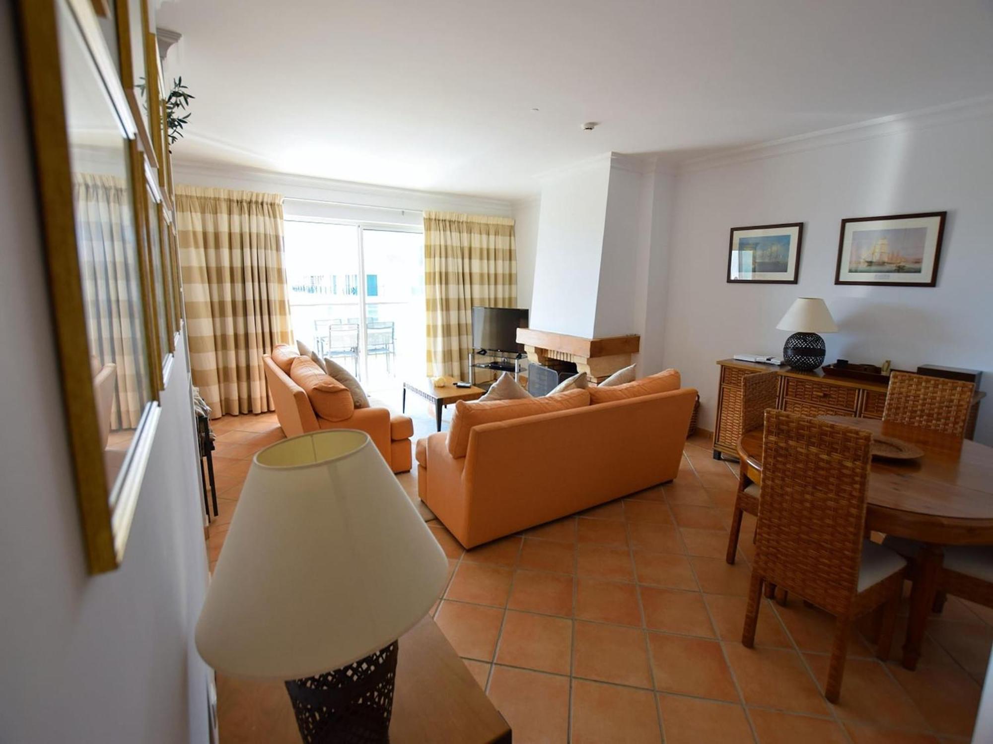Apartamento Spacious Apartment In Quarteira With Swimming Pool Vilamoura