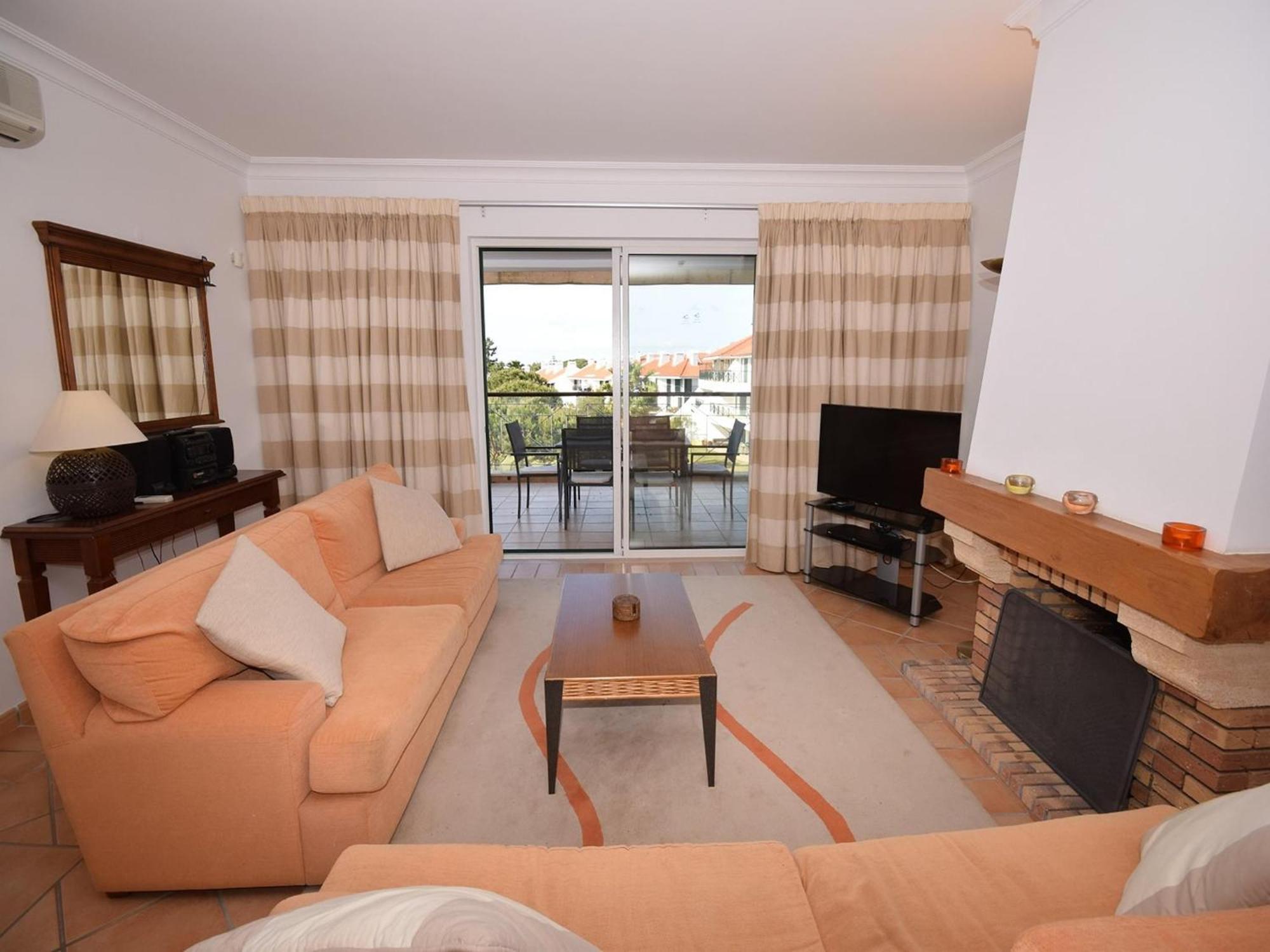 Spacious Apartment In Quarteira With Swimming Pool Vilamoura