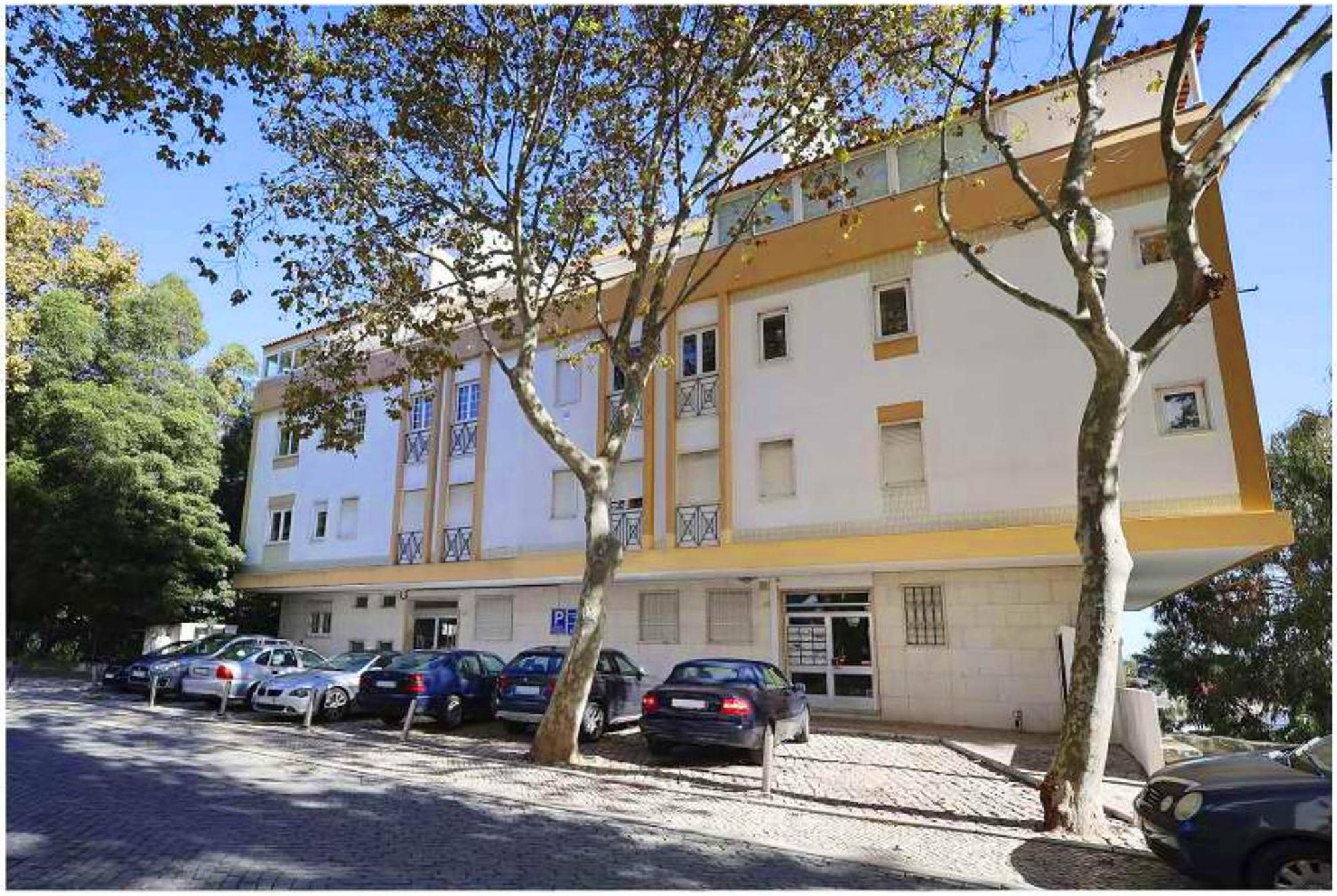 View & Location - 4 People Apartment Estoril