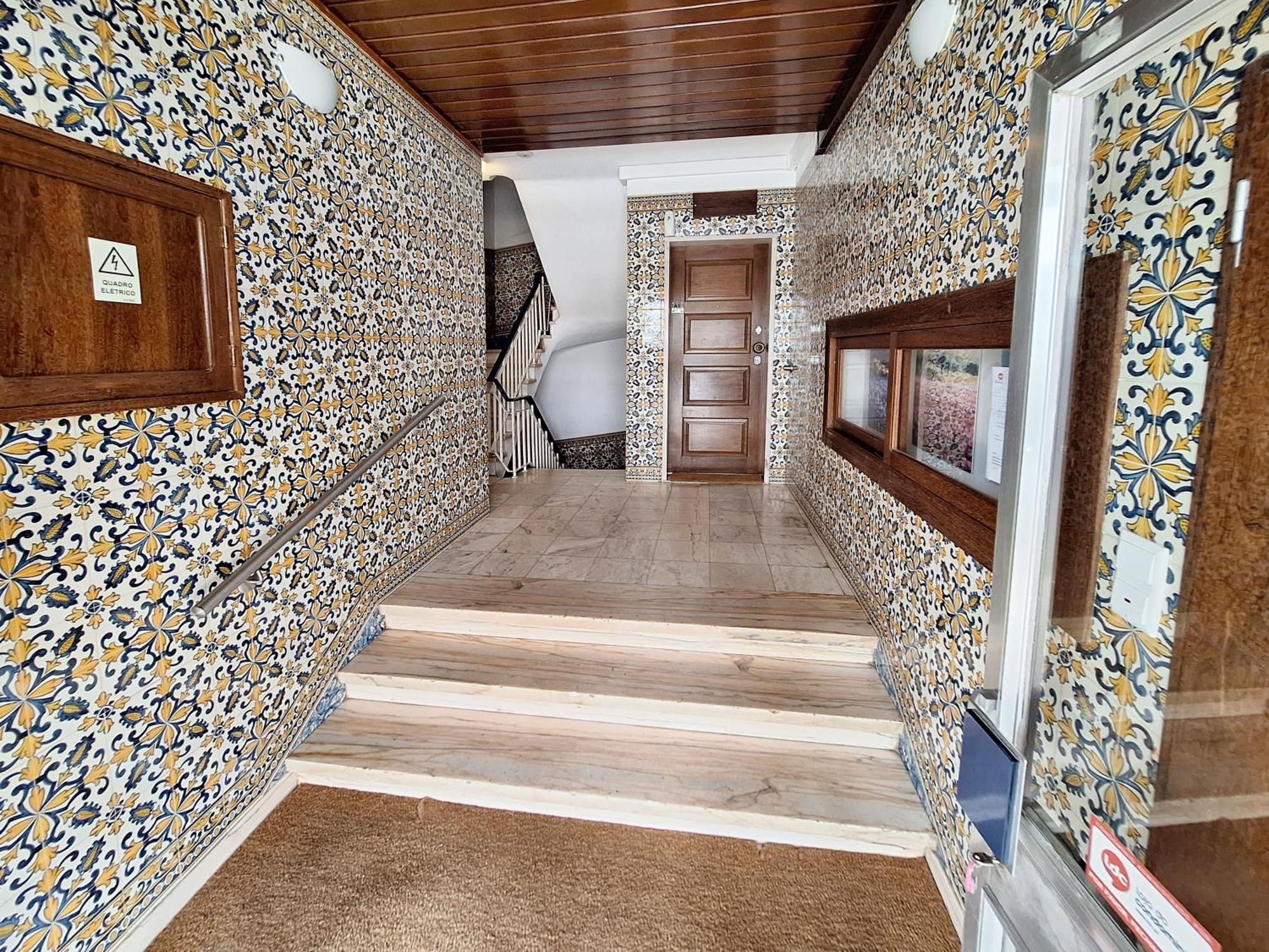 Apartment View & Location - 4 People Estoril