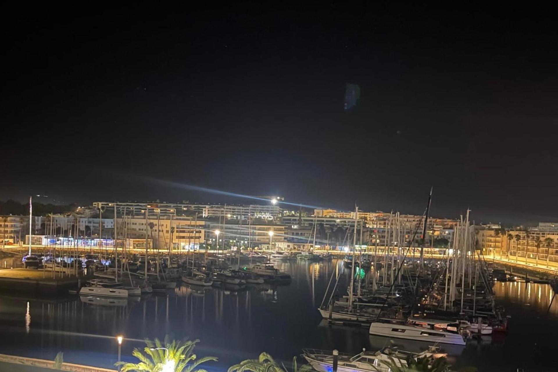 Apartment With Panoramic Yacht Marina Views Lagos