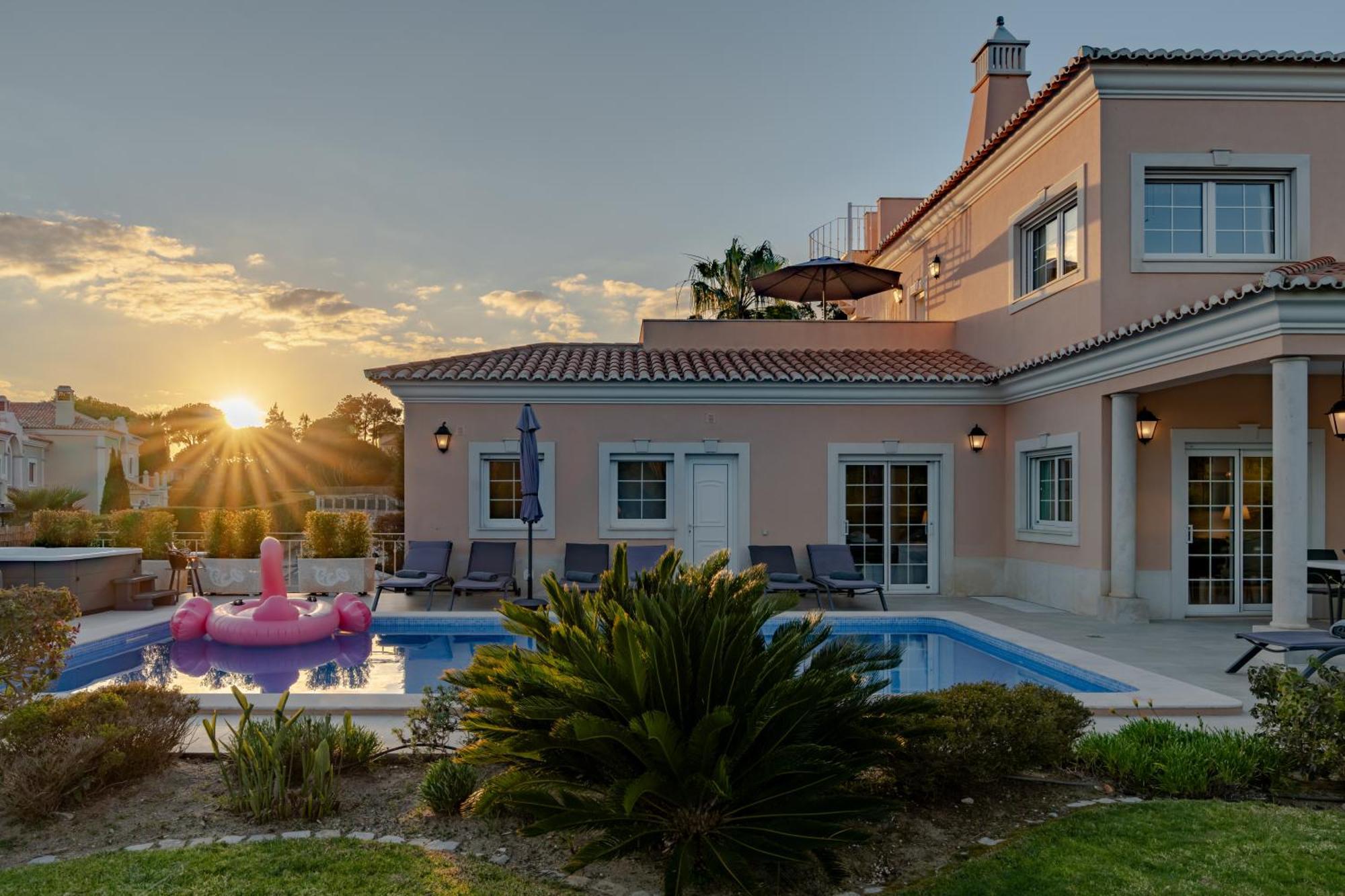 Villa Extraordinary On An Elevated Position In Quinta Do *