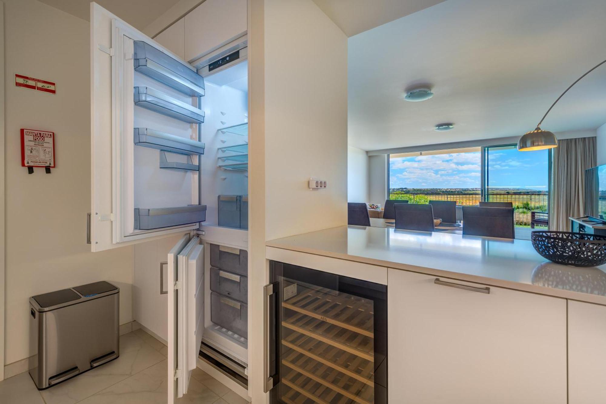 Apartment Cond Bayline Cavala - - Pool - Gym - - By Bedzy