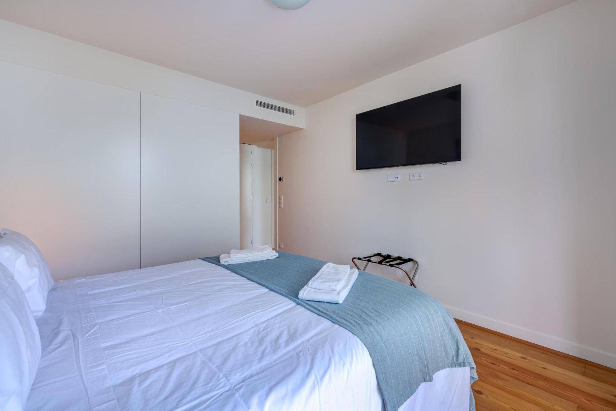 Cond Bayline Cavala - - Pool - Gym - - By Bedzy *