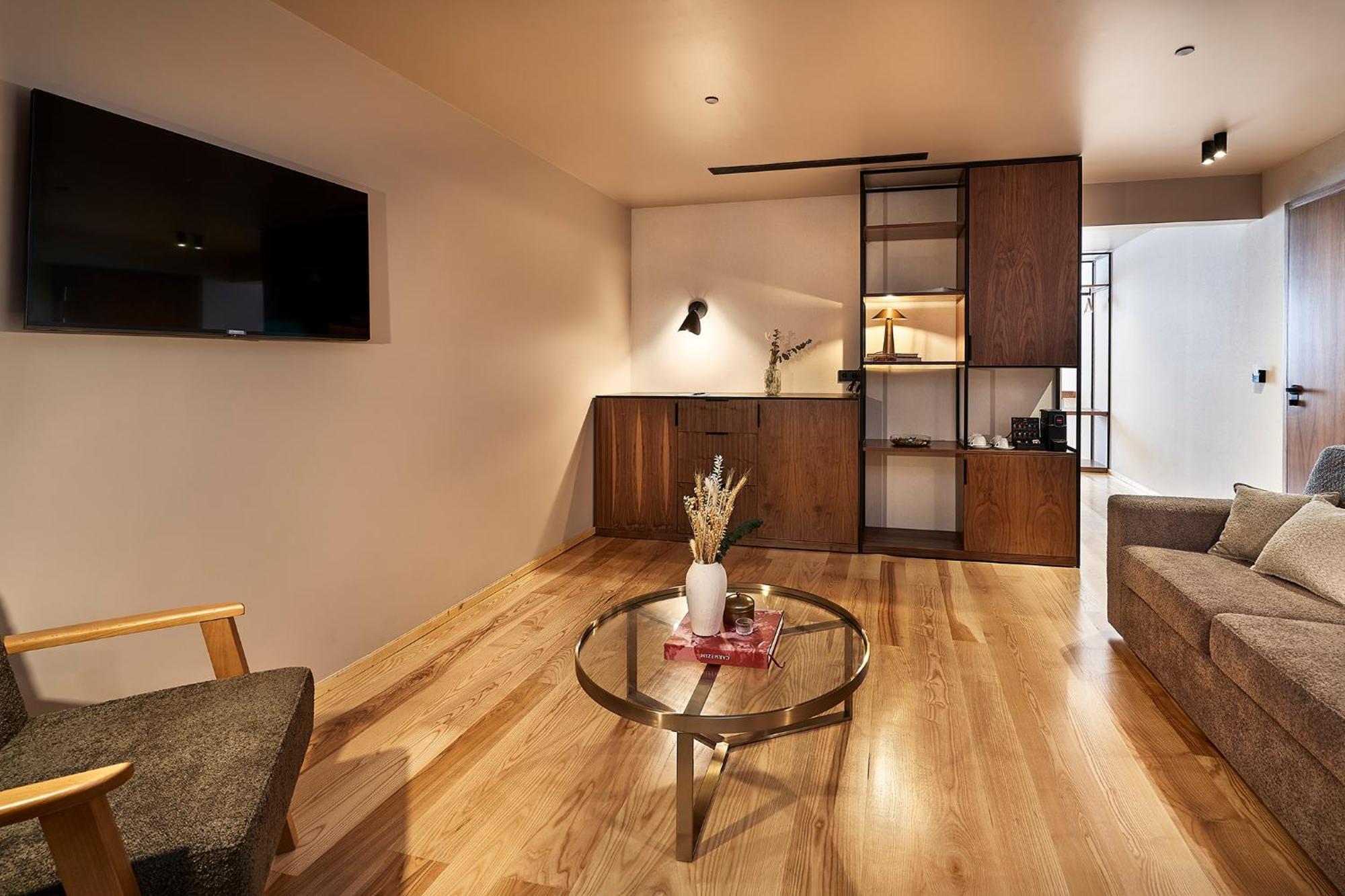 The Log By Piamonte Hotel 4*