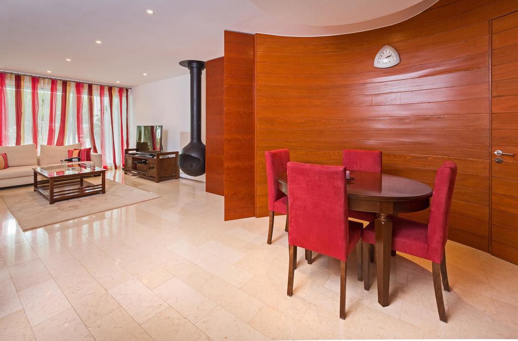 Sunny Lounge