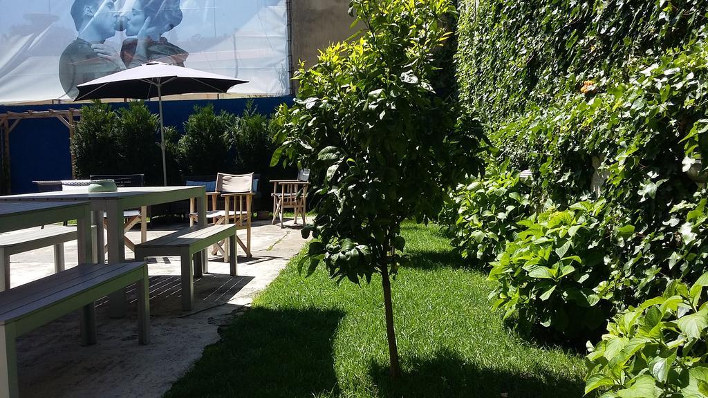 Hostel Garden House *