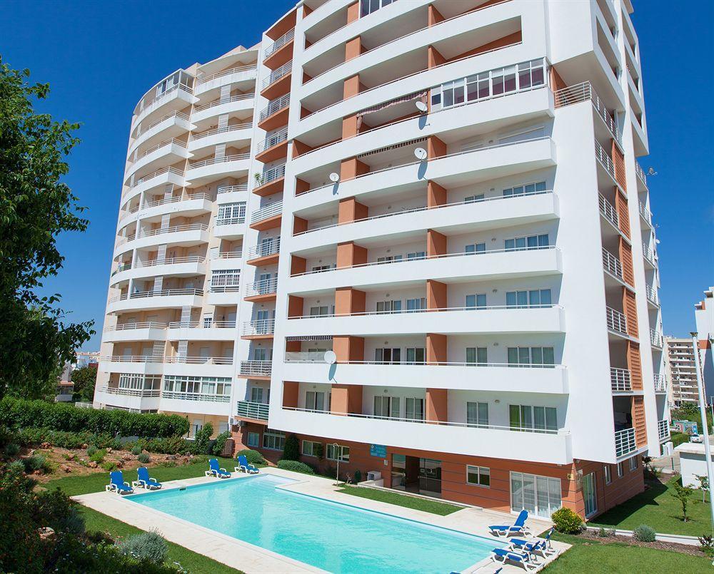 Urban Flamingo Aparthotel