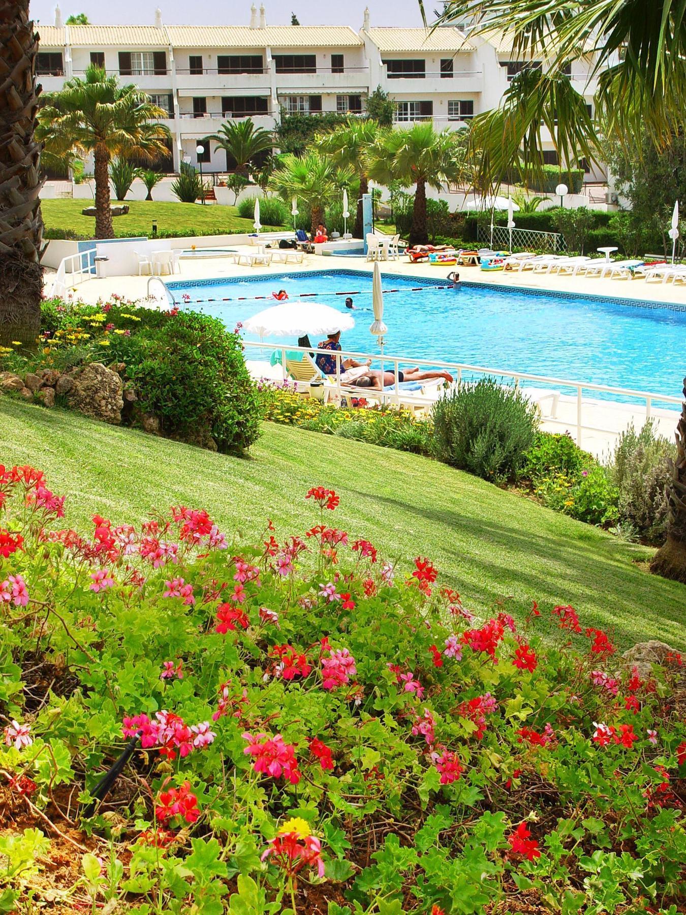 Cheerfulway Alba Aparthotel