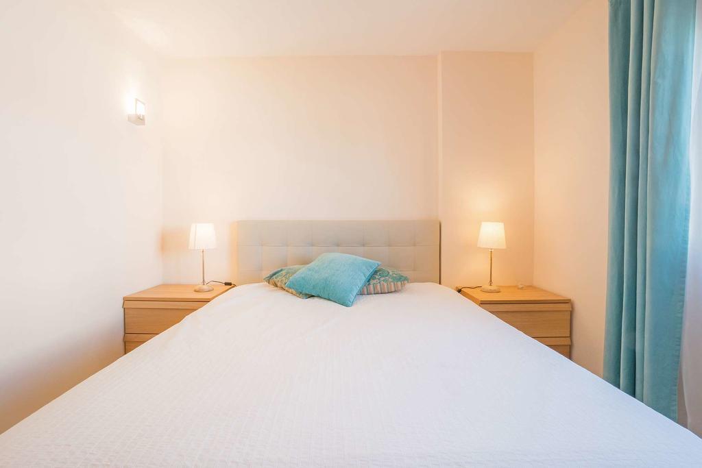 1-minute Walk To The Metro And 2 To The Supermarket Appartement