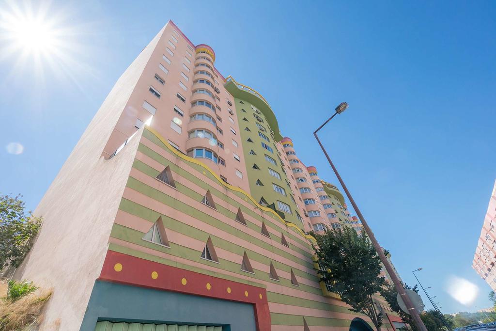1-minute Walk To The Metro And 2 To The Supermarket * Lissabon