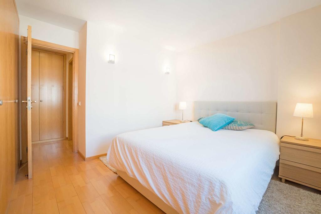 1-minute Walk To The Metro And 2 To The Supermarket Appartement