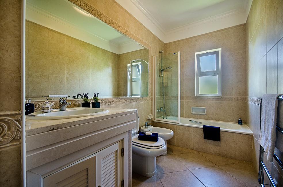 Luz Casas- 44 Fairview Village Boavista *