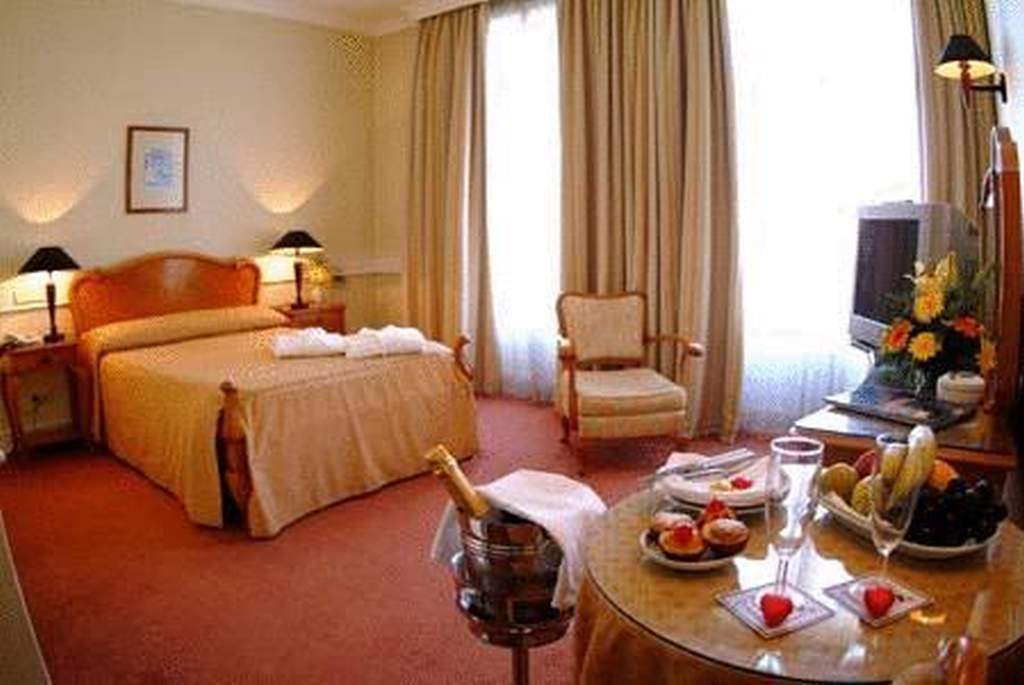 Metropole Hotel 3*