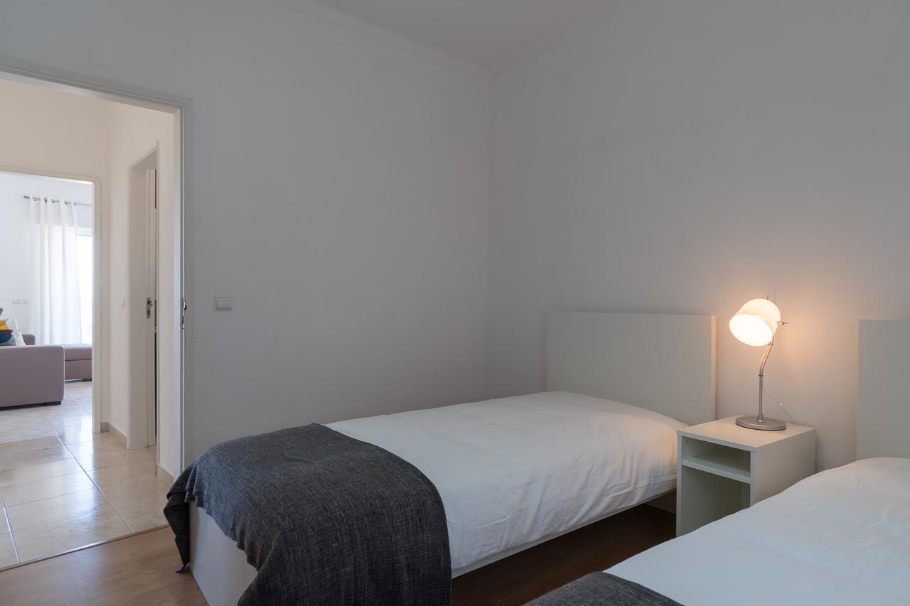 Apartamento T2 Avenida- Frente Mar, Ar-condicionado, Wifi *