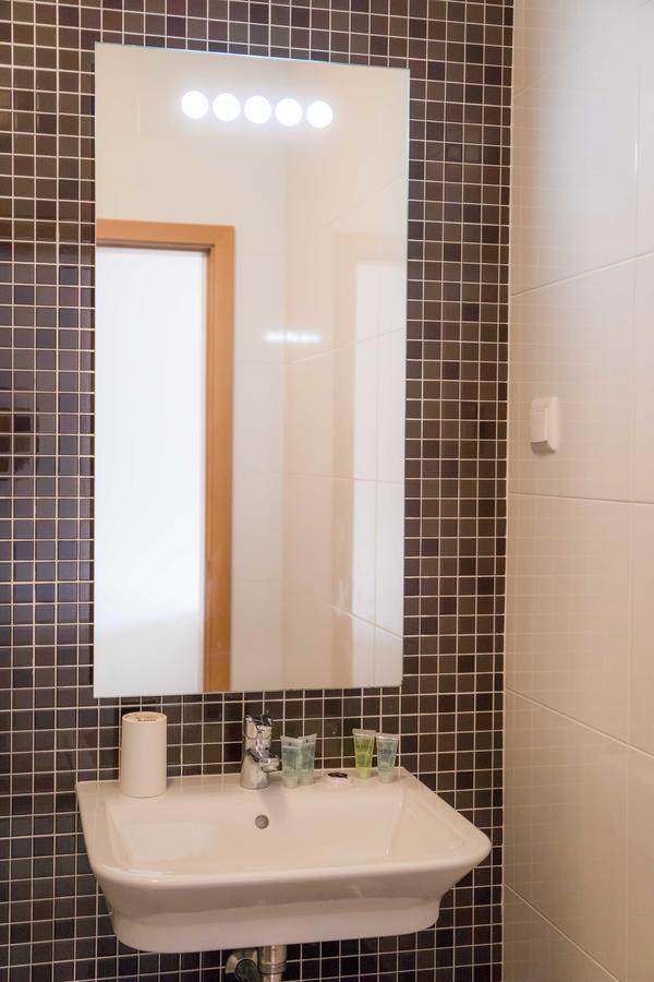 C02 - Luxury 3 Bed With Pool View * Lagos