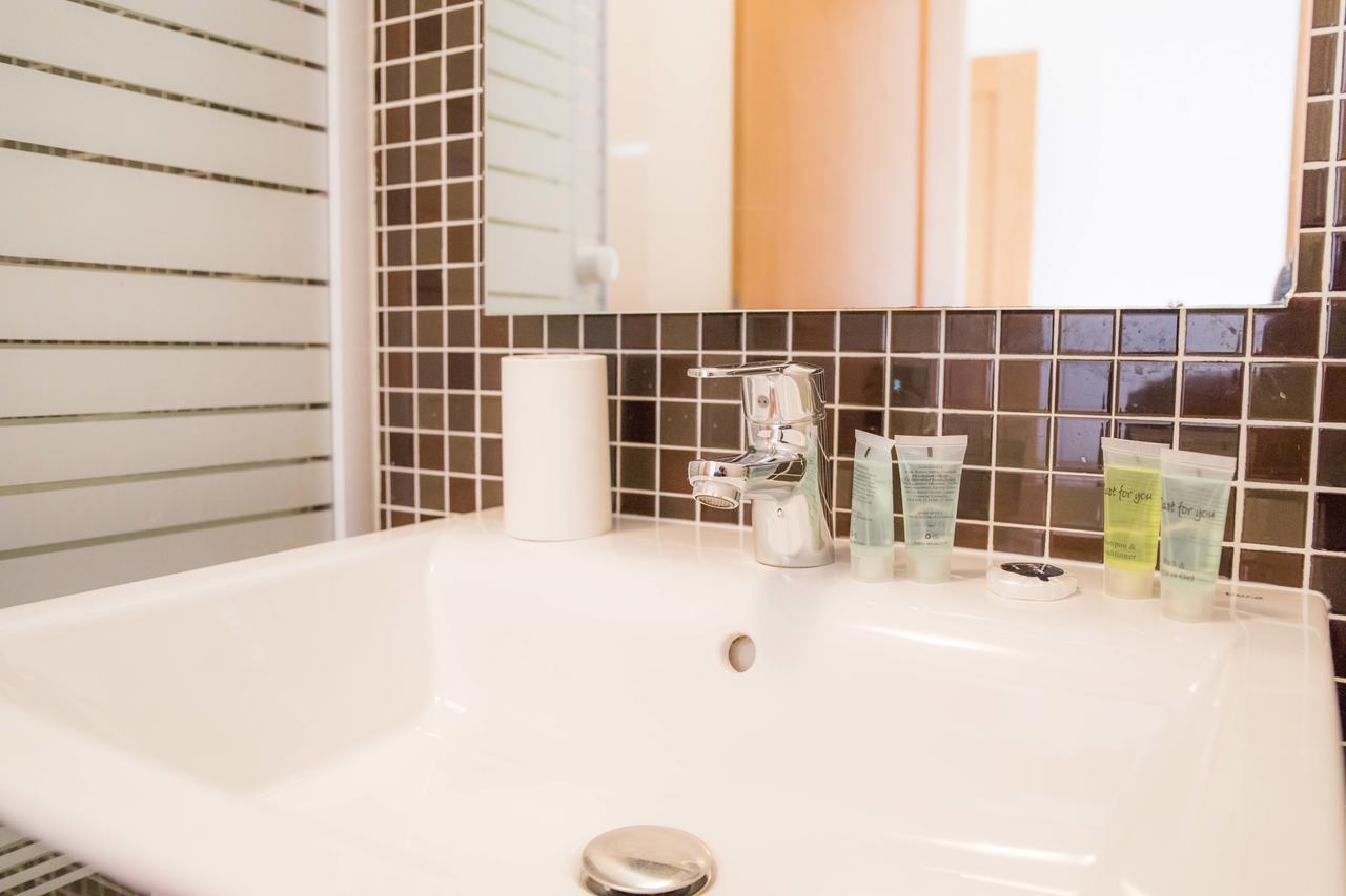 Apartment C02 - Luxury 3 Bed With Pool View
