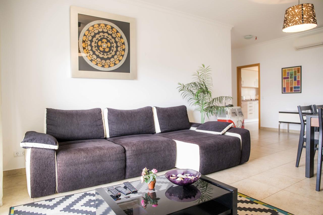 C02 - Luxury 3 Bed With Pool View *