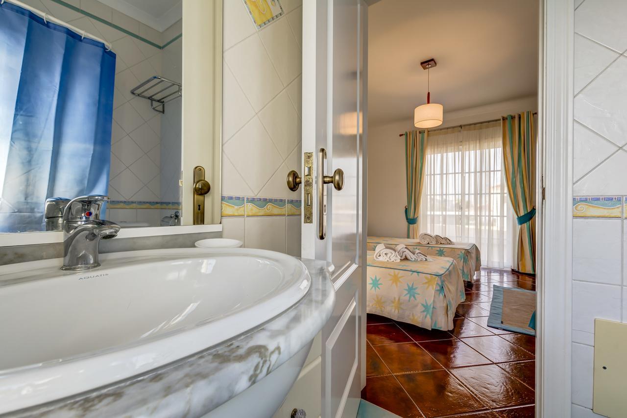 Prime - 5 Suites, Private Pool And Parking, Walk To Villa Altura