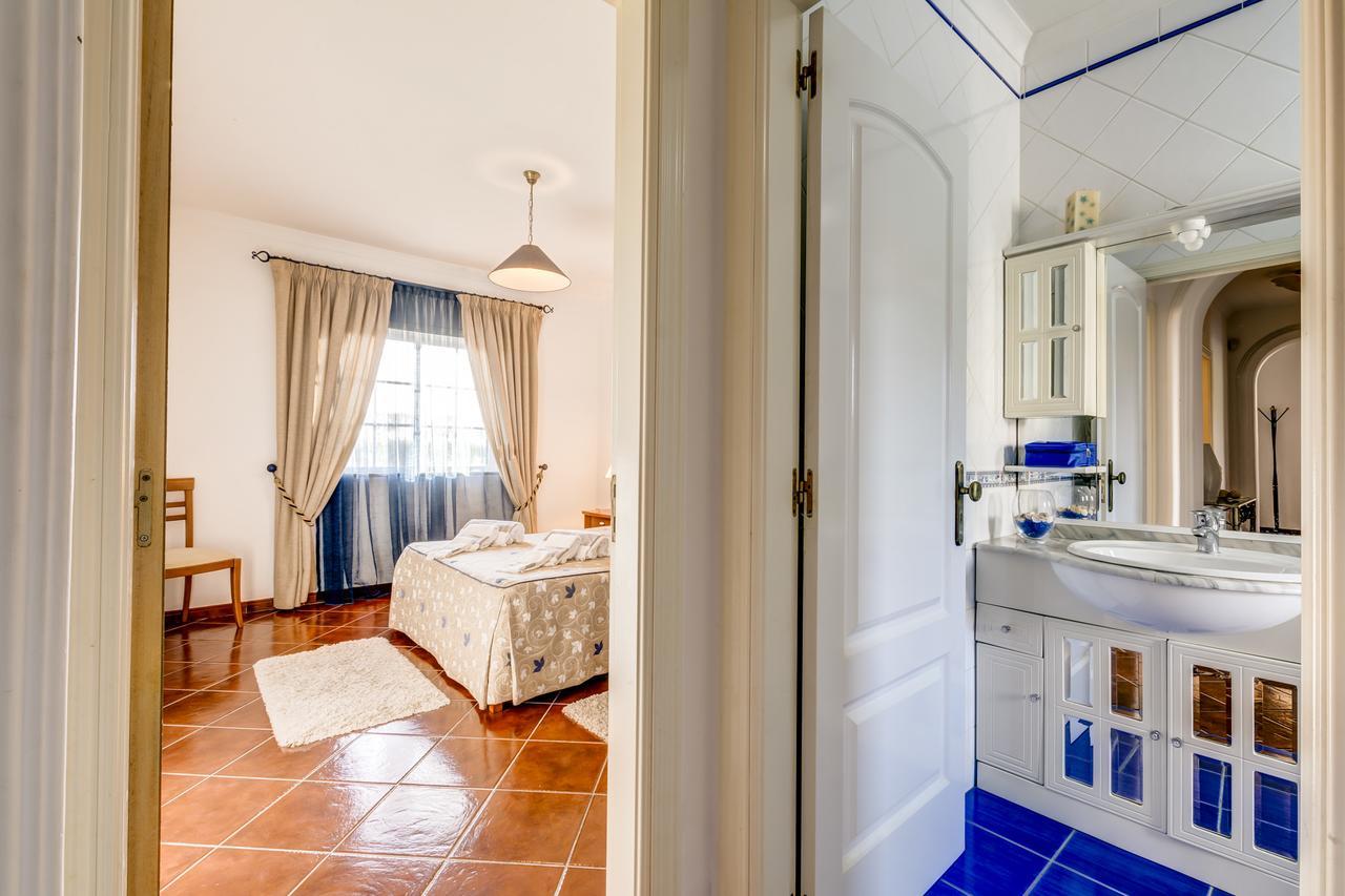 Prime - 5 Suites, Private Pool And Parking, Walk To Villa Altura