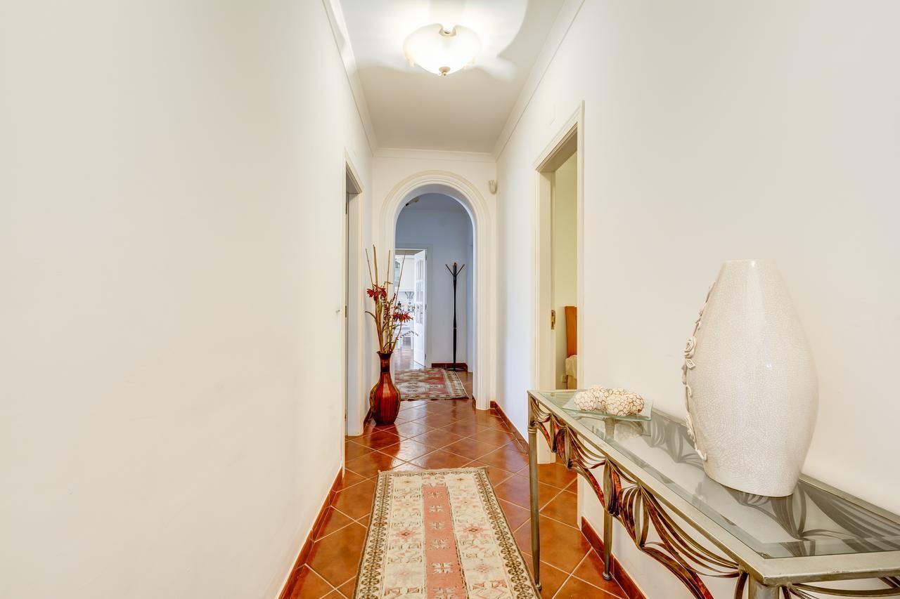 Prime - 5 Suites, Private Pool And Parking, Walk To