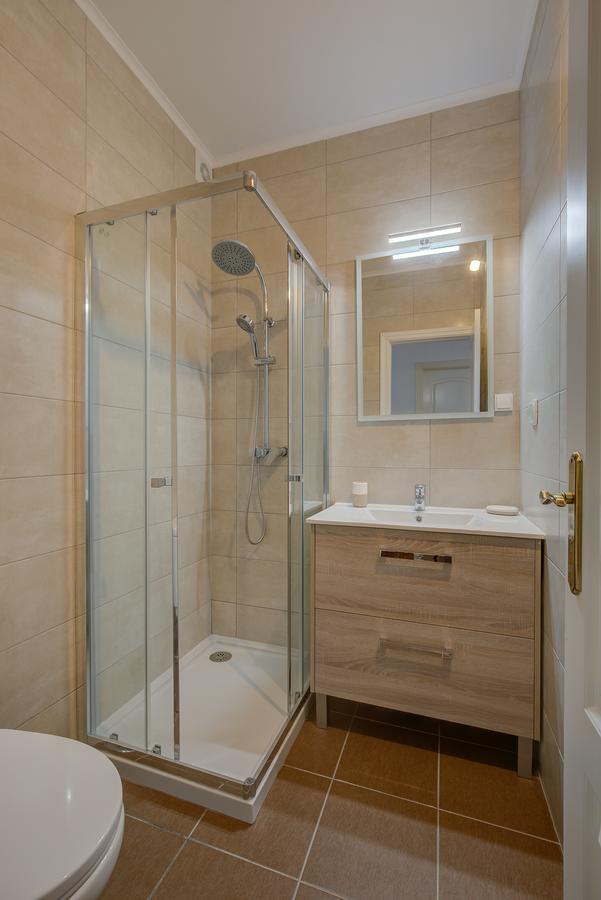 Prime - 5 Suites, Private Pool And Parking, Walk To Villa *