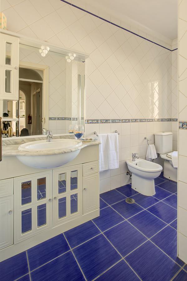 Prime - 5 Suites, Private Pool And Parking, Walk To Villa