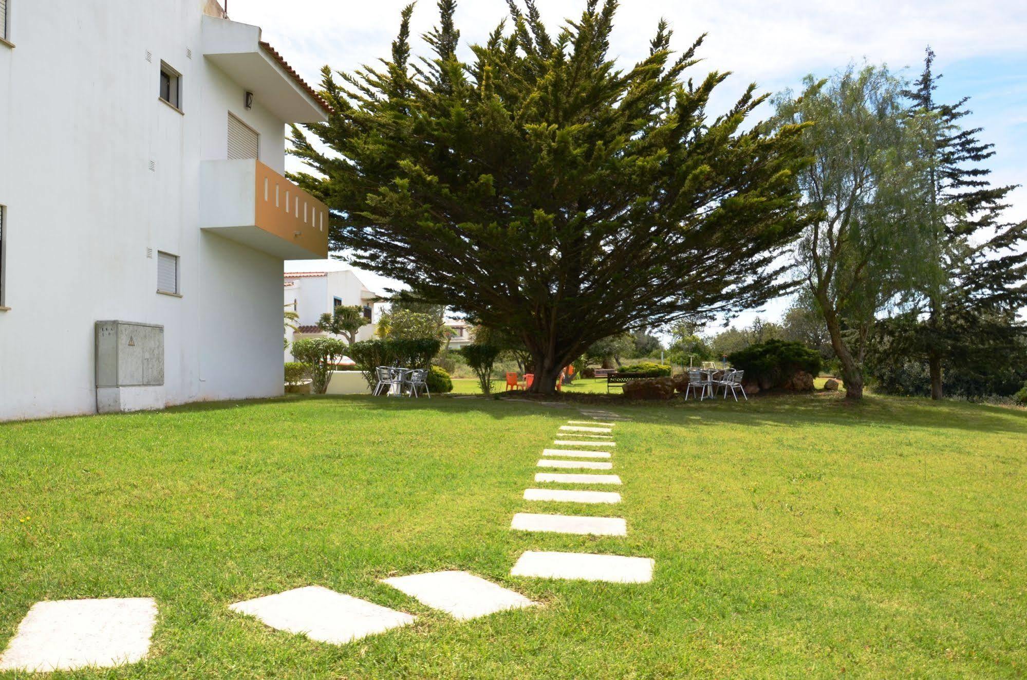 Ponta Grande Carvoeiro Holiday park 3*