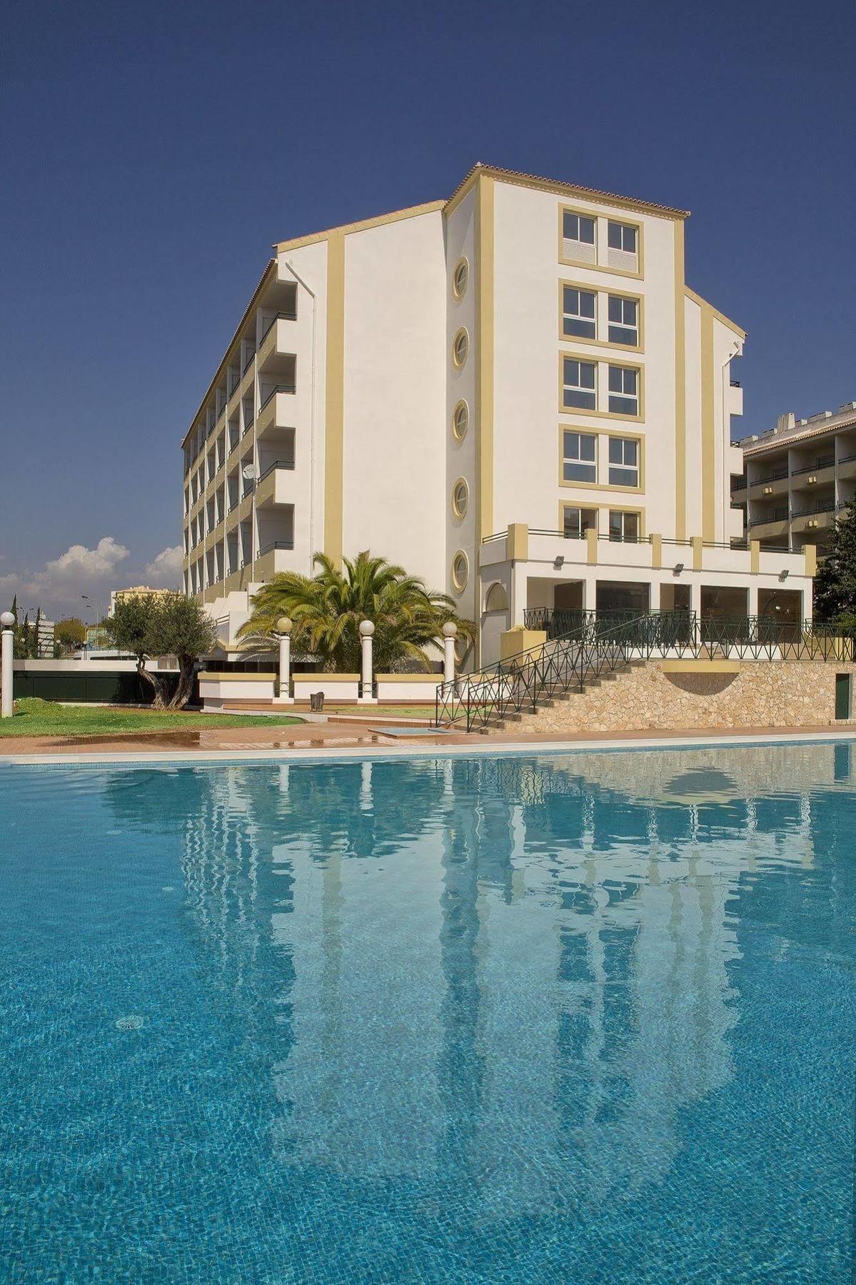 Ourabay - Art & Holidays Aparthotel 4*