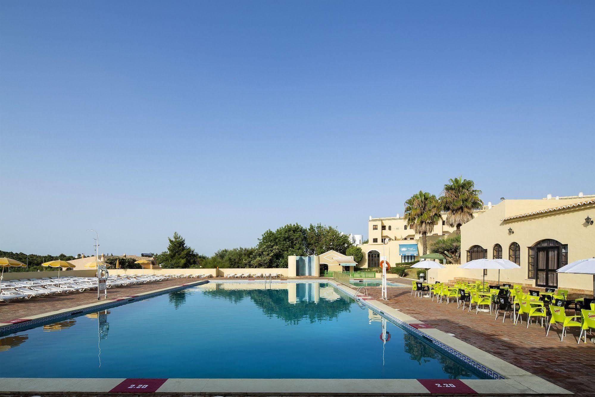 Aparthotel Clube Brisamar 3*