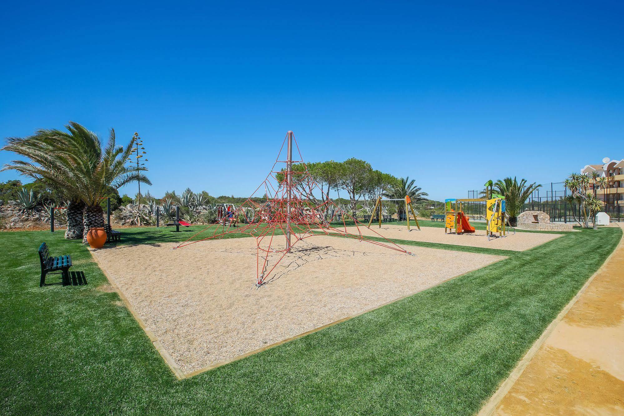 Nau Village 4* Salema