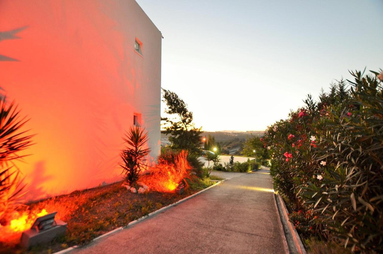 Hilltop Oasis Lisboa Hotel Oeiras