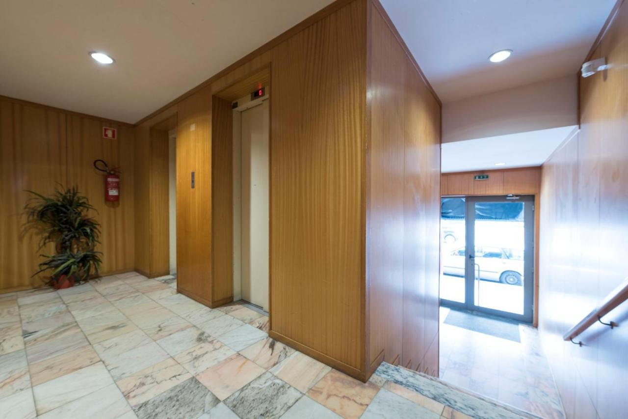 Lovelystay - Charm By Metro Station Apartment