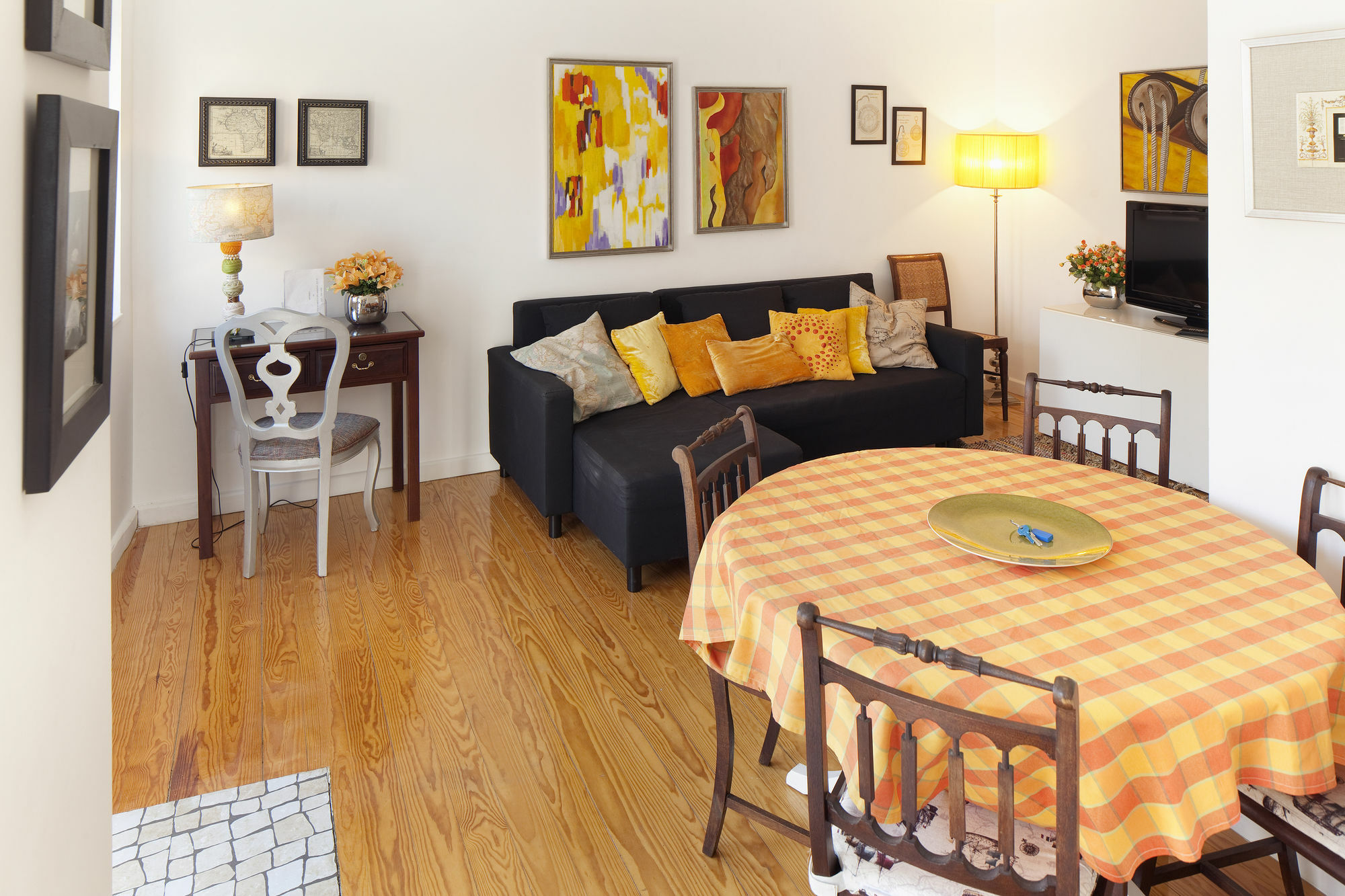 Feeling Discoveries Apartment
