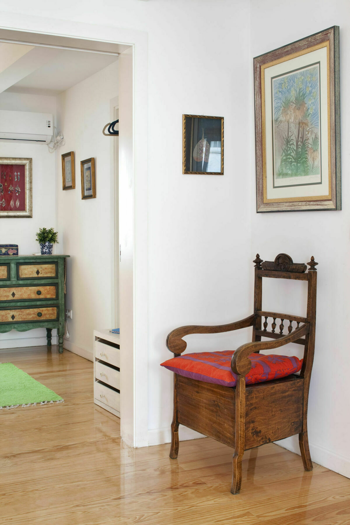 Apartment Feeling Discoveries