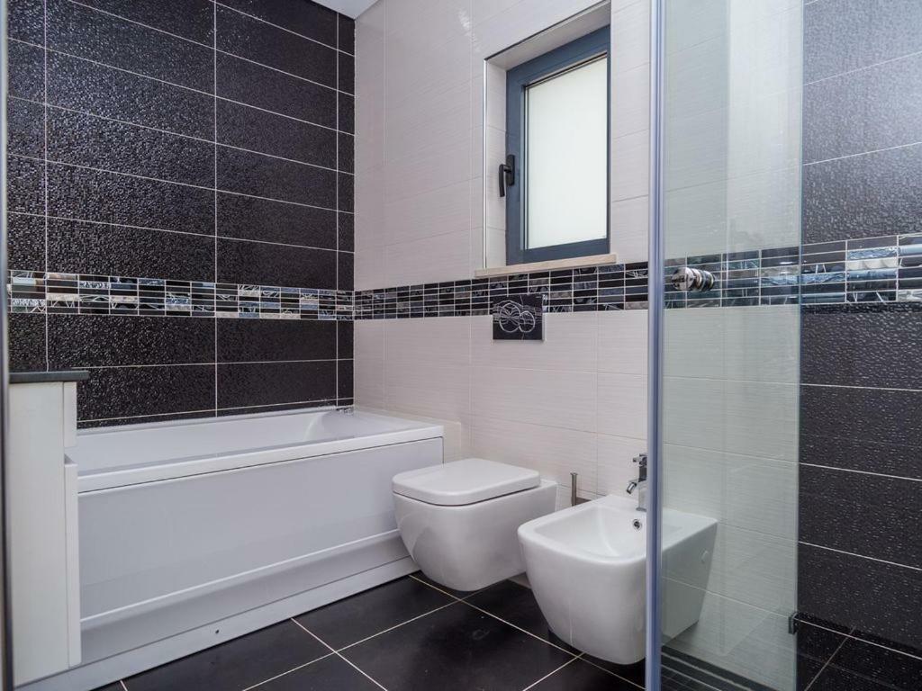 Villa Ria Alvor- Swimming Pool & Jacuzzi *