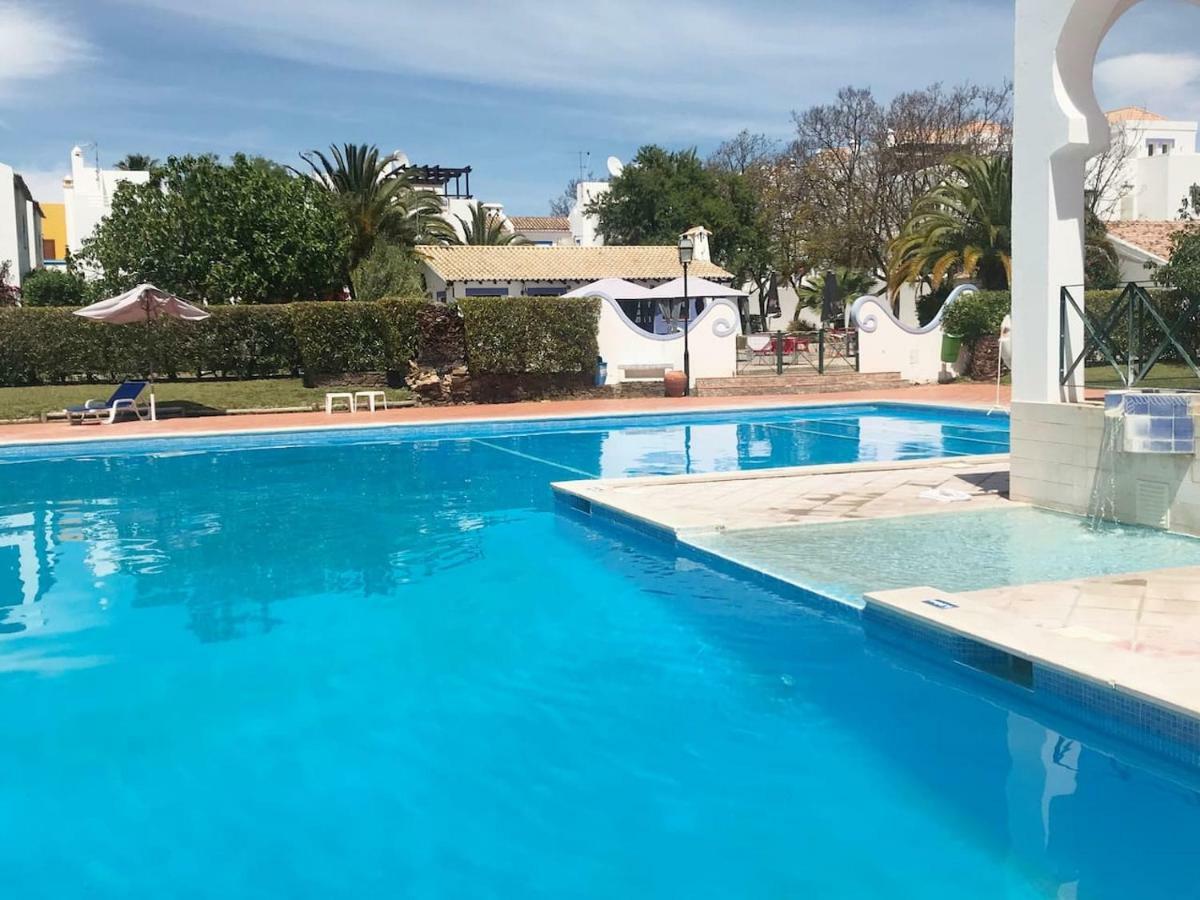 Villa C/ Piscina Próxima Da