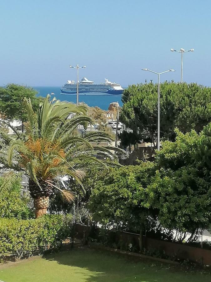 Beachfront Seaview Litoralmar Apt, Fast Wifi, Airco, Pool, Private Parking Appartement
