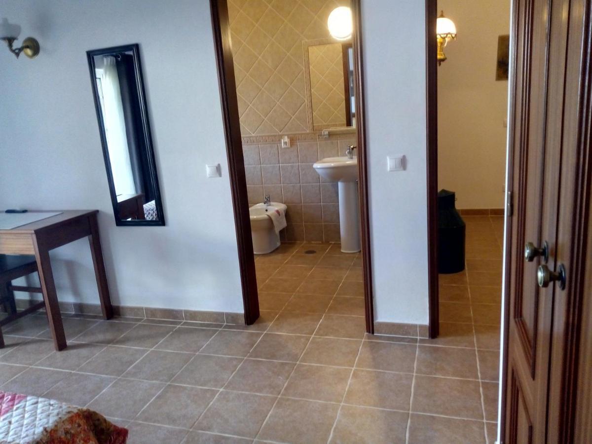 Rustic Villa Guesthouse * Santa Barbara de Nexe
