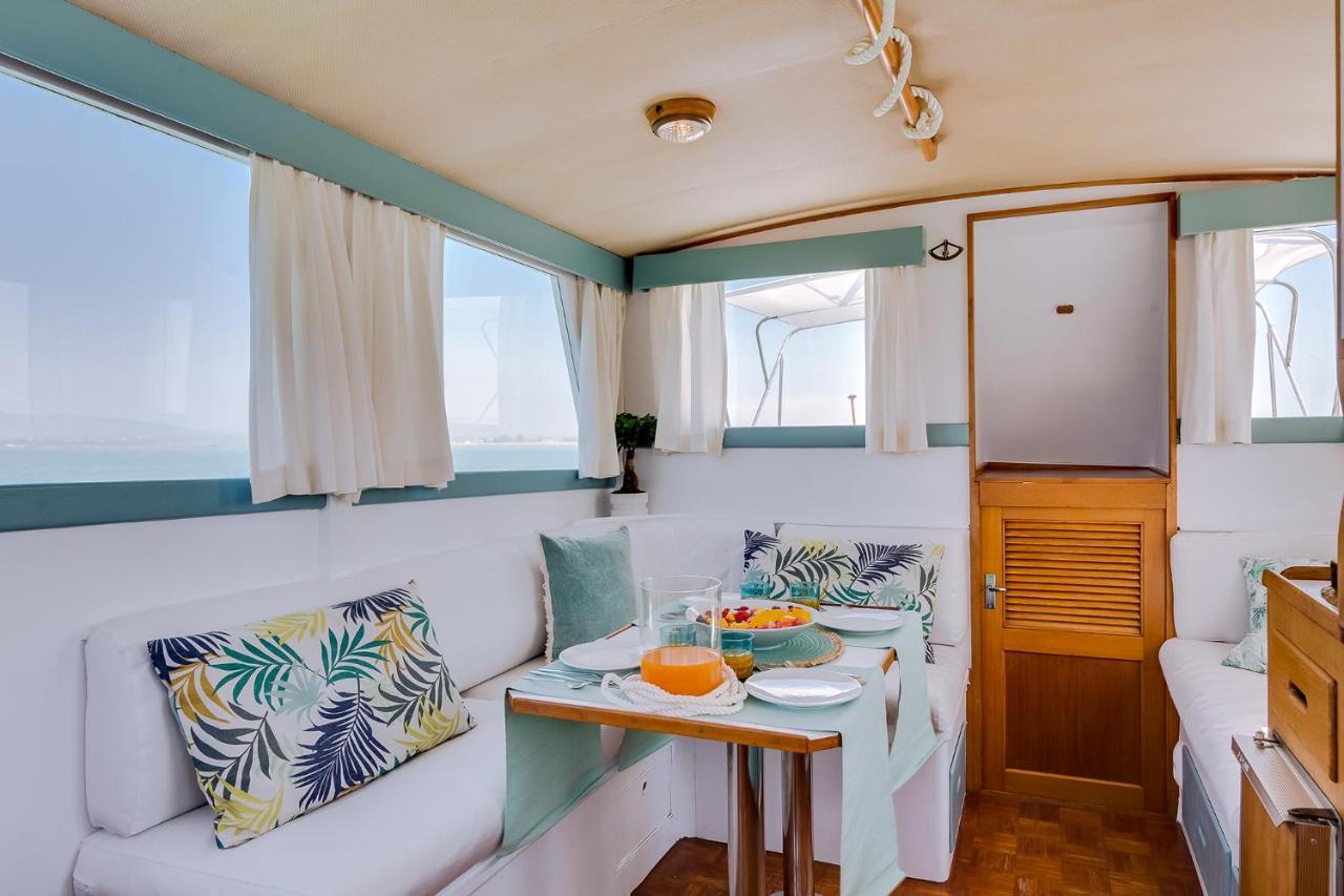 Botel Mulubinba Seahouse