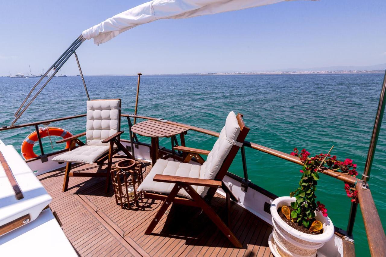 Botel Mulubinba Seahouse