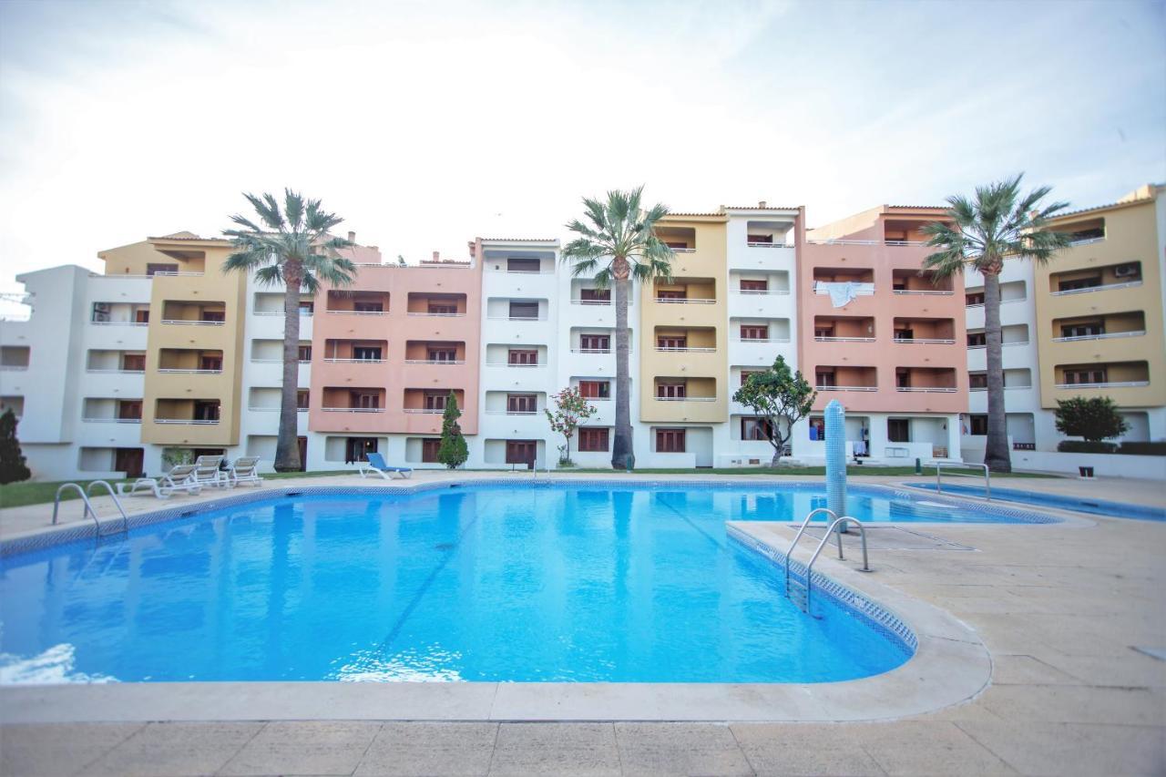 Main Avenue Albufeira, Walk To Beach, Old Town, Shooping, Location Albufeira