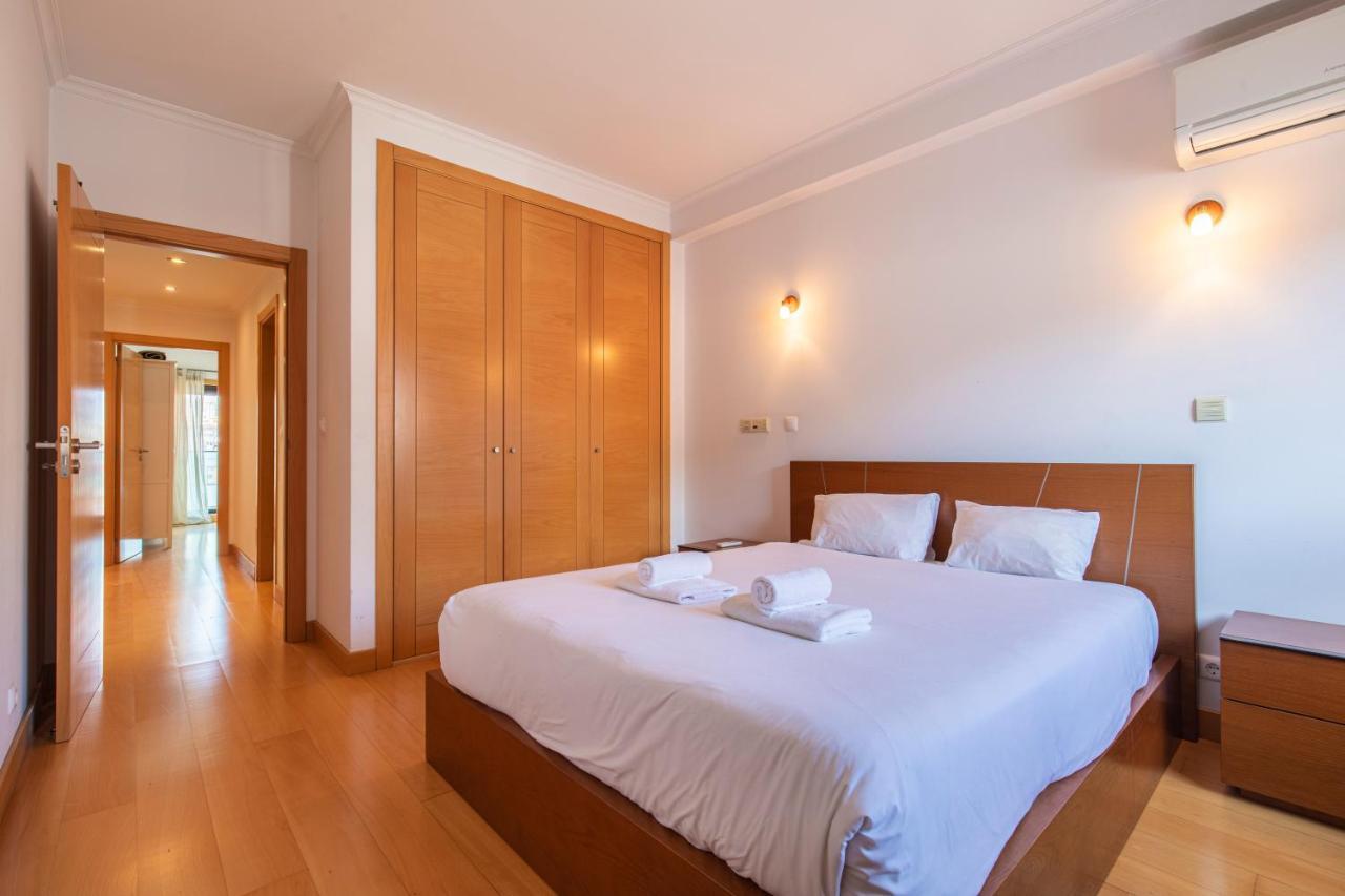 Lovelystay - Modern In Anjos Apartment