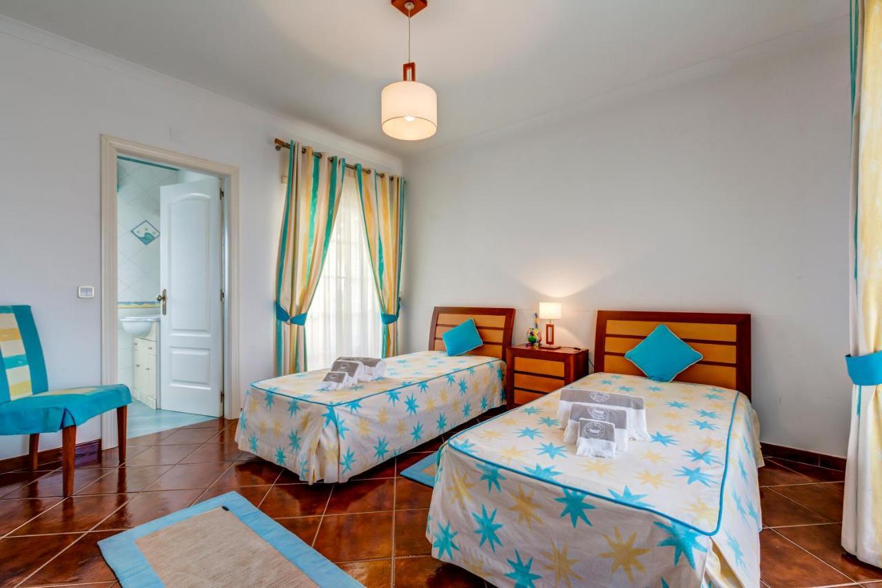 Villa Prime - 5 Suites, Private Pool And Parking, Walk To