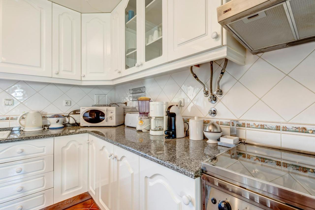 Prime - 5 Suites, Private Pool And Parking, Walk To