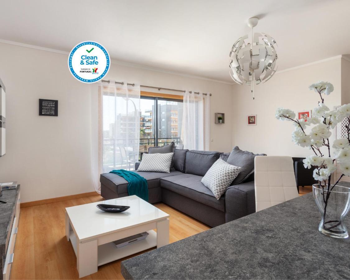 Apartment Privilege Benet With Rooftop Pool, Village Marina - Olhao